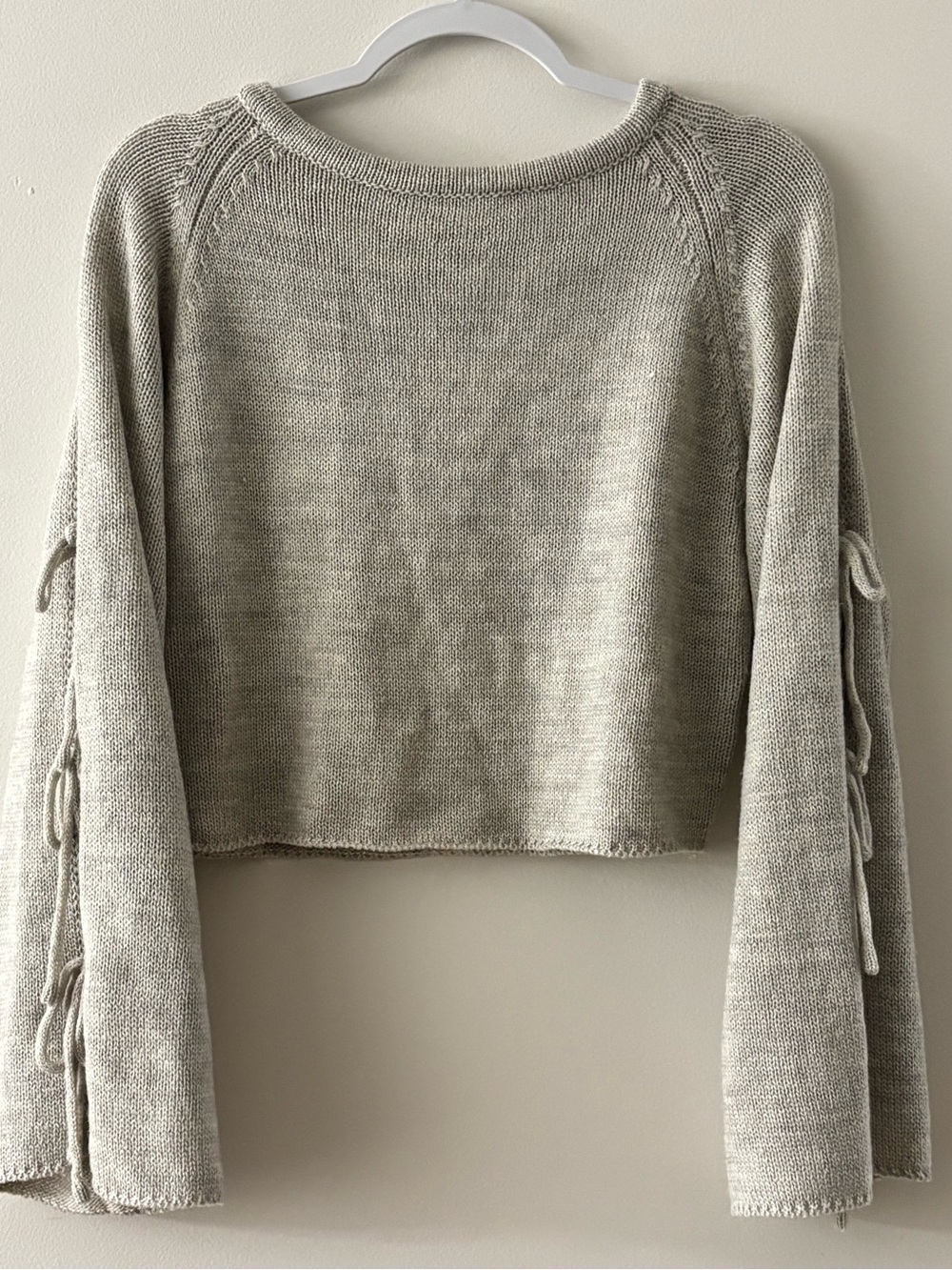 Cropped Crewneck Sweater with Side-Tie Sleeves - Light Gray size USM